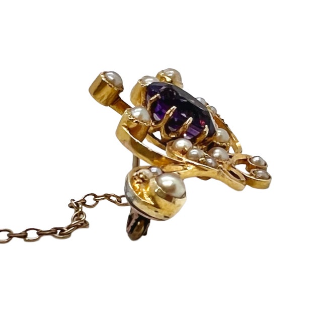 Antique 15ct Gold, Amethyst and Seed Pearl Scroll Brooch, England, Edwardian Period, 1900s For Sale - Image 11 of 15