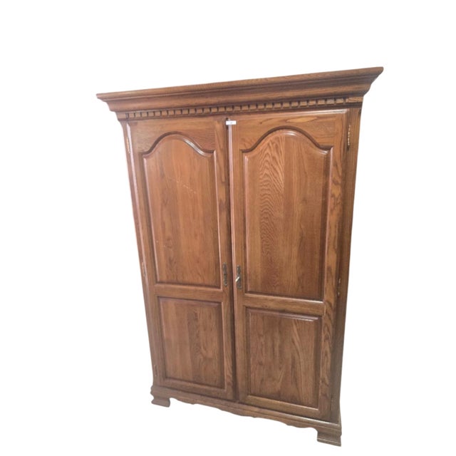 Brown Late 20th Century Kincaid Hunter’s Run Solid Oak Entertainment Armoire / Storage Cabinet For Sale - Image 8 of 8
