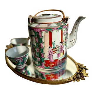 Rose Medallion Chinese Woven Tea Basket With 2 Cups & a Teapot, Antique For Sale