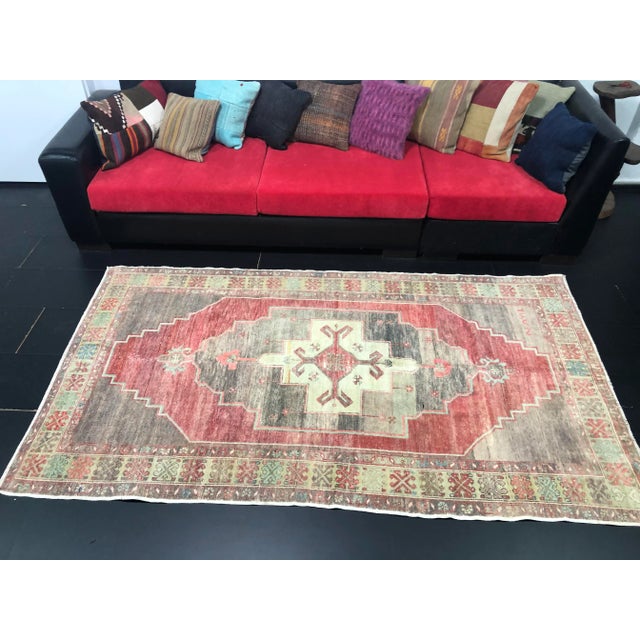 1960s Bohemian Turkish Anatolian Gray and Red Rug For Sale In Phoenix - Image 6 of 11