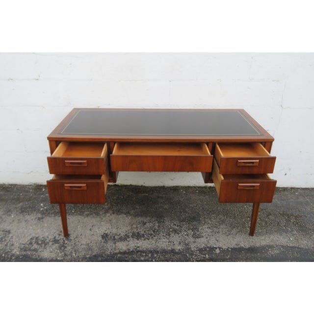 United Furniture Corporation United Mid Century Modern Walnut Leather Top With Desk 6230 For Sale - Image 4 of 16