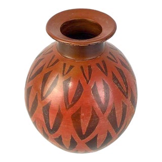 1980s Signed José Lescano Peruvian Chulucanas Terracotta Art Pottery Vase For Sale
