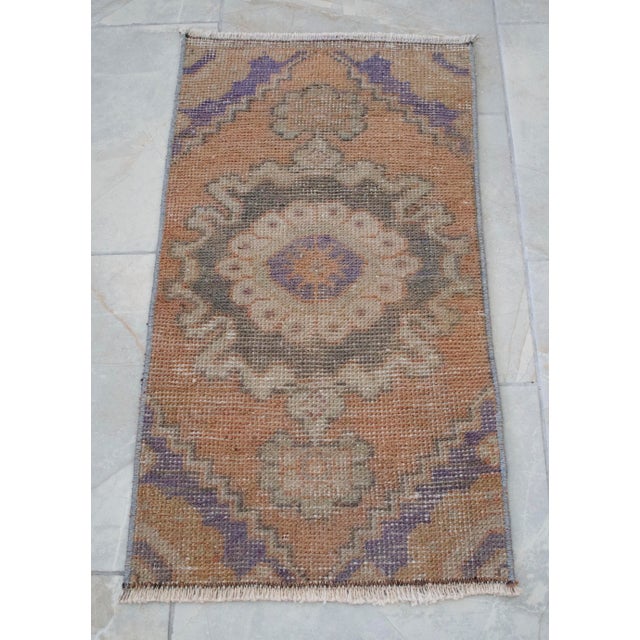 French Vintage Hand Made Small Oushak Rug Low Pile Yastik Rug Mat - 1'4" X 2'6" For Sale - Image 3 of 7