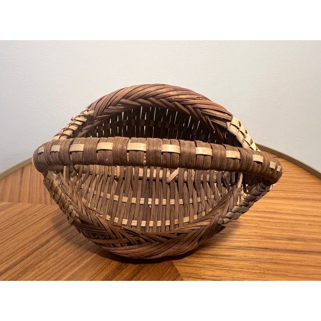 Vintage Handwoven Buttocks Basket With Wrapped Handle – Small Appalachian Basket For Sale - Image 13 of 18