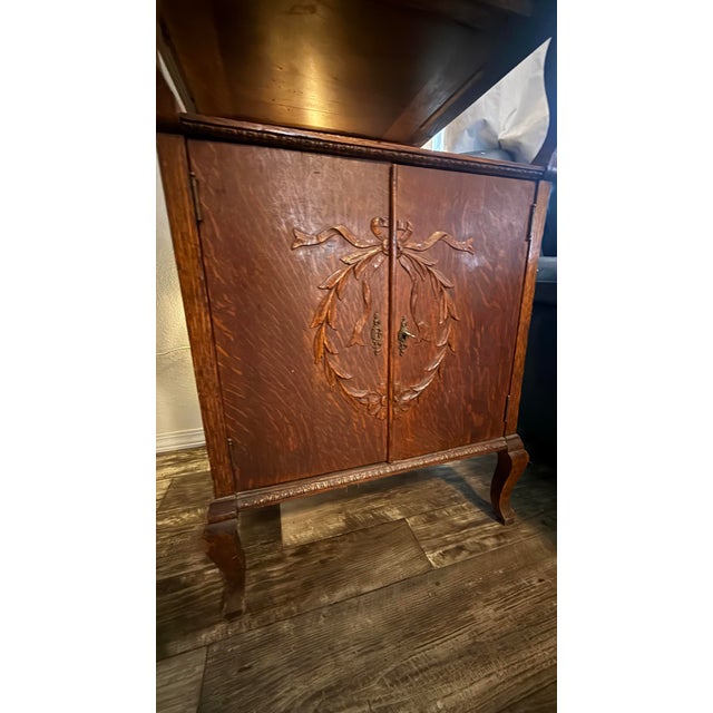 Late 19th Century Antique Regina 15.5-Inch Disc Music Box With Original Oak Cabinet Stand & 18 Discs For Sale - Image 5 of 10