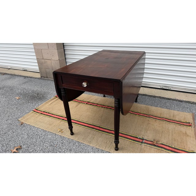 Farmhouse A Very Nice Antique Philadelphia Mahogany Sheraton Drop-Leaf Breakfast Table, Circa 1810 For Sale - Image 3 of 14