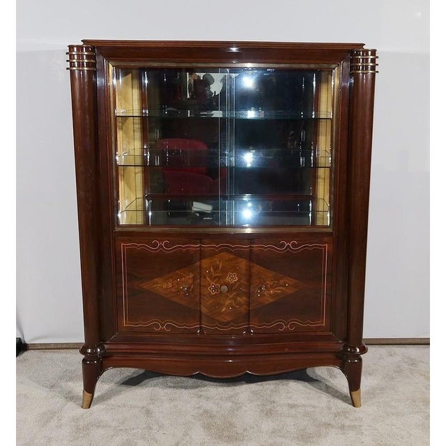 Sumptuous showcase attributed to the famous French creator Jules Leleu (1883 - 1961). In the upper part, this piece of...