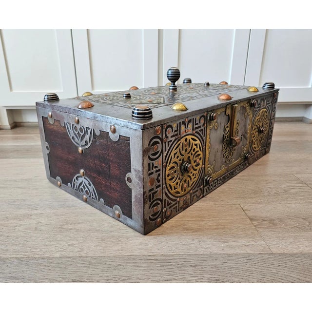 Early 20th Century Scarce Antique Tuareg Mauritania Coffer Chest For Sale - Image 5 of 12