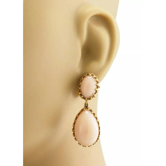 This is a lovely authentic pair of vintage earrings from Cellini, it is crafted from 18k yellow gold featuring an oval...