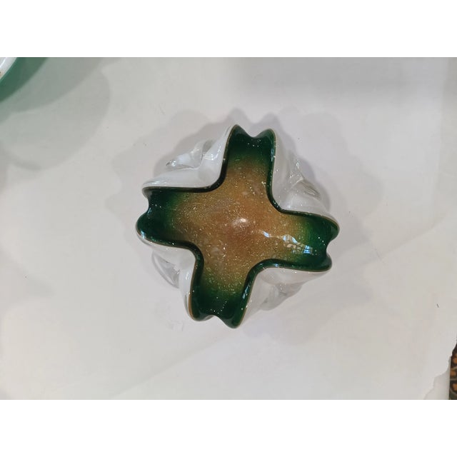 Early 20th Century Vintage Murano Attributed Glass Ashtray - Mid-Century Modern Green, Gold and White Sommerso Bullicante Bowl For Sale - Image 5 of 12