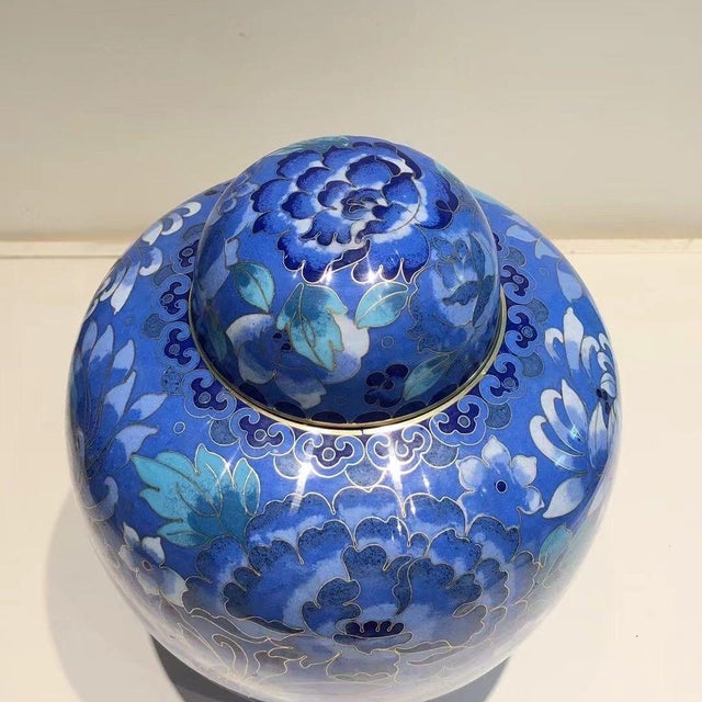 Vintage Cloisonné Enamel Blue Floral Lidded Ginger Jar With Wooden Stand For Sale In Los Angeles - Image 6 of 8