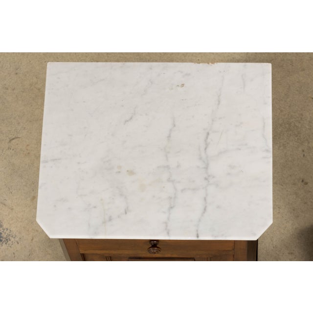 Antique French Louis Philippe Style Walnut Nightstands W/ Carrara Marble - A Pair For Sale - Image 4 of 18