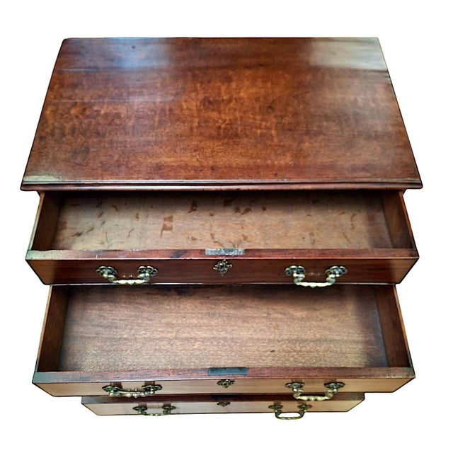 A Small George III Period Mahogany and Brass Chest of Drawers For Sale - Image 12 of 15