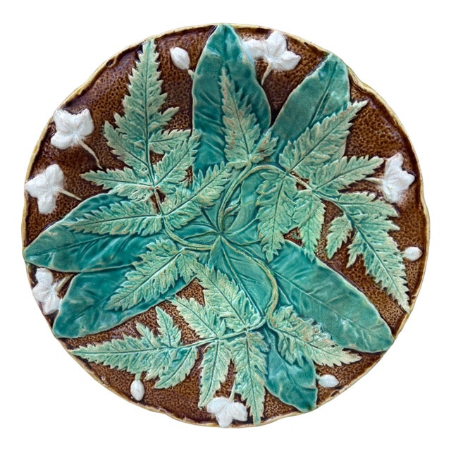 19th Century English Majolica Leaves & White Flowers Plate For Sale