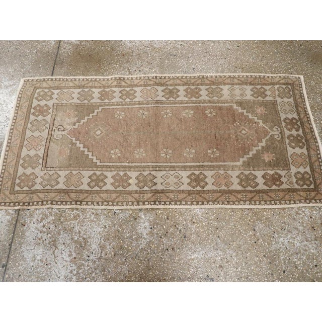 Galerie Shabab Collection Mid-20th Century Turkish Oushak Throw Rug For Sale - Image 4 of 8