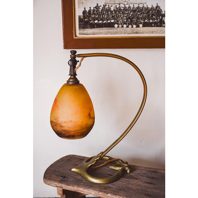 Splendid Art Nouveau lamp by Deguè, David Guéron's glassworks, which produced Art Deco lampshades from 1926 to 1936. The...
