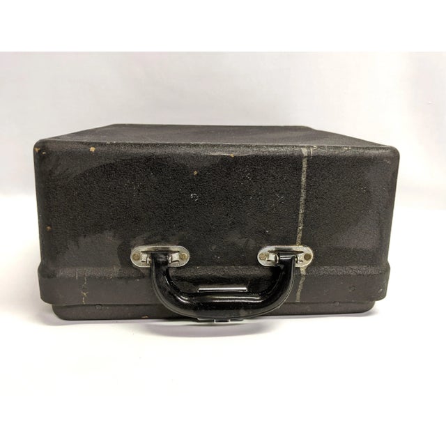 Royal System 1948 Royal Quiet DeLuxe Typewriter For Sale - Image 4 of 12