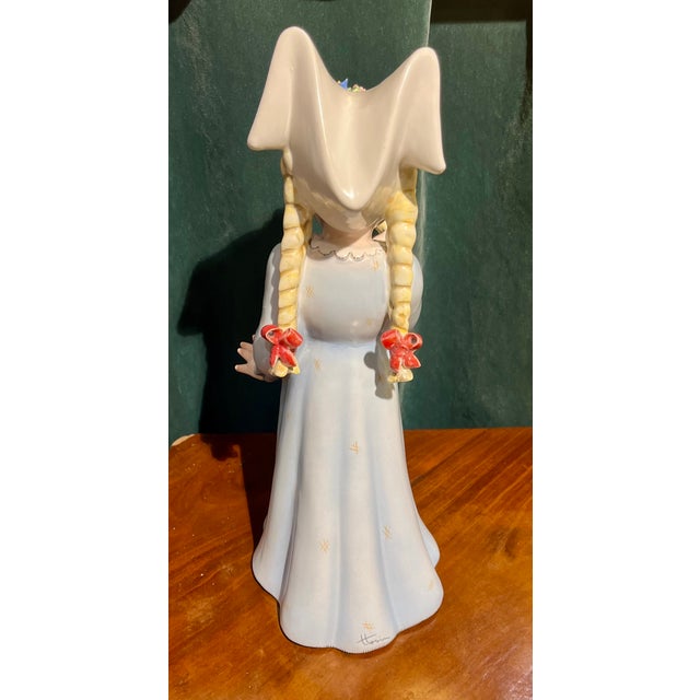 Mid-Century Modern Ceramic Castellana Figurine from Tosin For Sale - Image 3 of 4