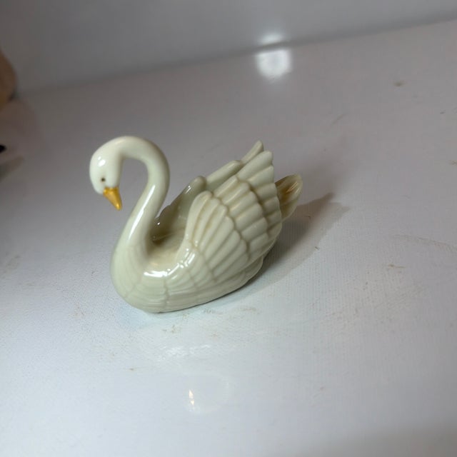 1980s Vintage Lenox Porcelain Swan Place Card Holder/Cake Topper For Sale - Image 5 of 9