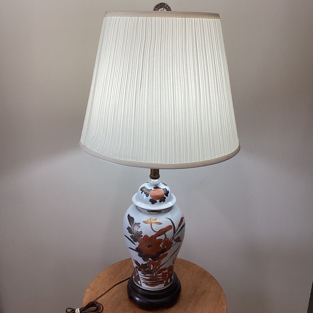 Vintage Frederick Cooper Ceramic Ginger Jar Table Lamp Hand-Pained Floral Motif, Pleated Fabric Shade on Wood Base For Sale - Image 12 of 12