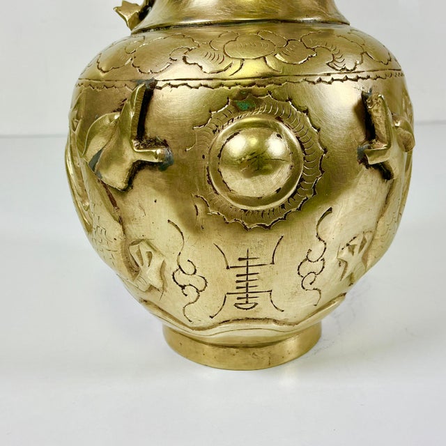Antique Quin Dynasty Boho Chic Chinoiserie Bronze Three Lizards Vase. For Sale - Image 13 of 14