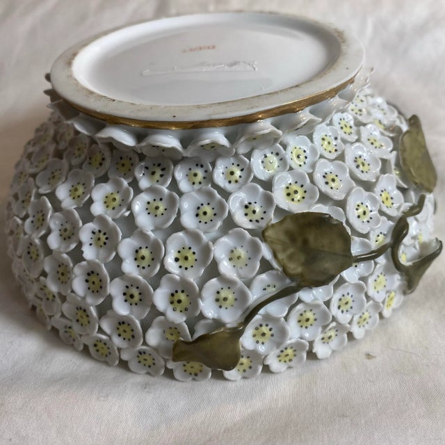 Early 20th Century Meissen Schneeballen Snowball Covered Flowers Bowl Encrusted For Sale - Image 11 of 12