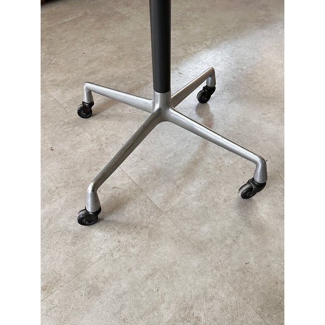 Mid-Century Modern 1970s Eames for Herman Miller Aluminum Group Rolling Side Table Vintage Mid Century For Sale - Image 3 of 8