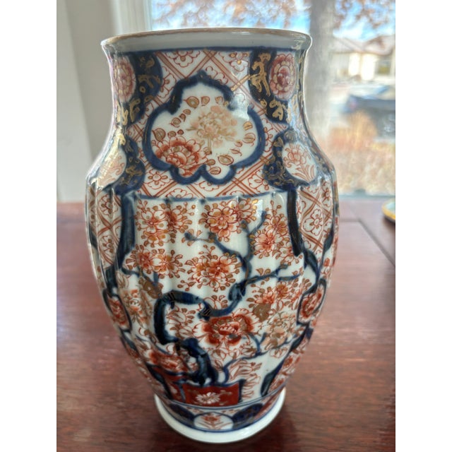 Edo Period 1603-1867 Imari Fluted Vase For Sale - Image 4 of 7