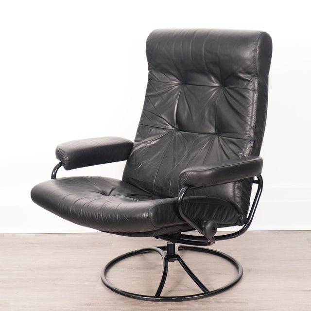 Ekornes ASA 1970s Attributed to Ekornes Stressless Leather Recliner & Ottoman For Sale - Image 4 of 10