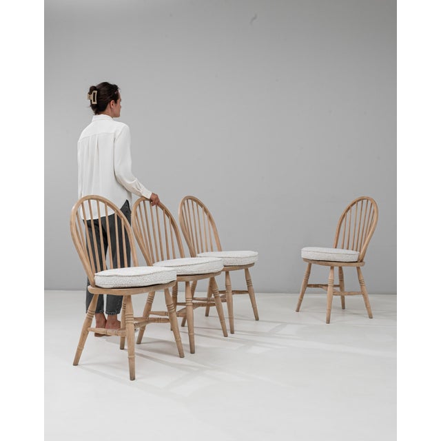 20th Century English Oak Dining Chairs With Seat Cushions - Set of 4 For Sale - Image 17 of 18