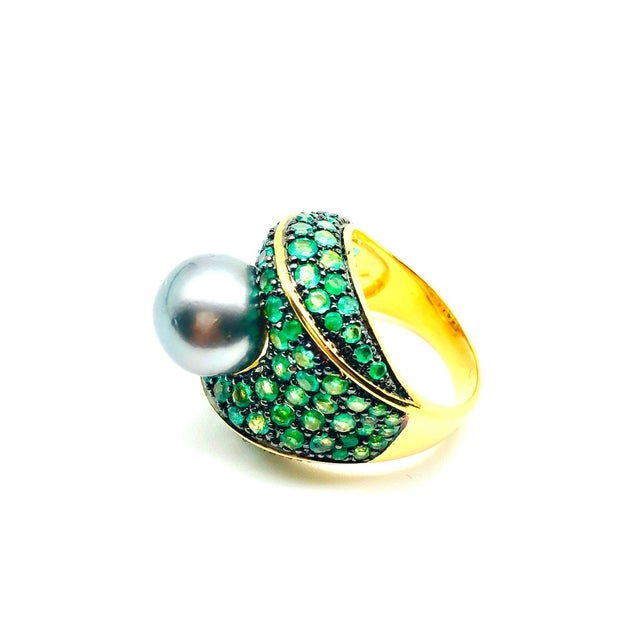 Baroque Bochic "Orient" Vintage Emerald & Tahiti Pearl Ring Set In 18K Gold & Silver, Size 7 For Sale - Image 3 of 18