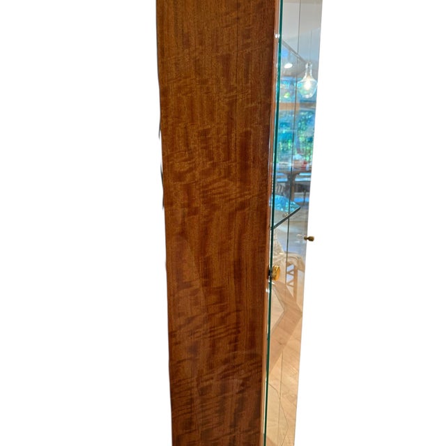 Wood Henredon Cherry Wood Vitrine Illuminated Display Cabinets Book Matched Pair For Sale - Image 7 of 17