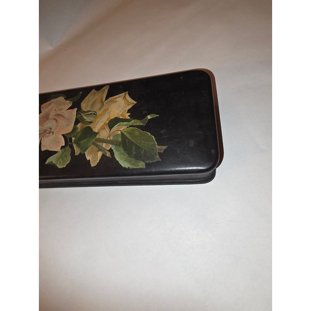 Japanese Victorian Era Lacquered Storage Box With Rose and Butterfly Details For Sale - Image 4 of 8