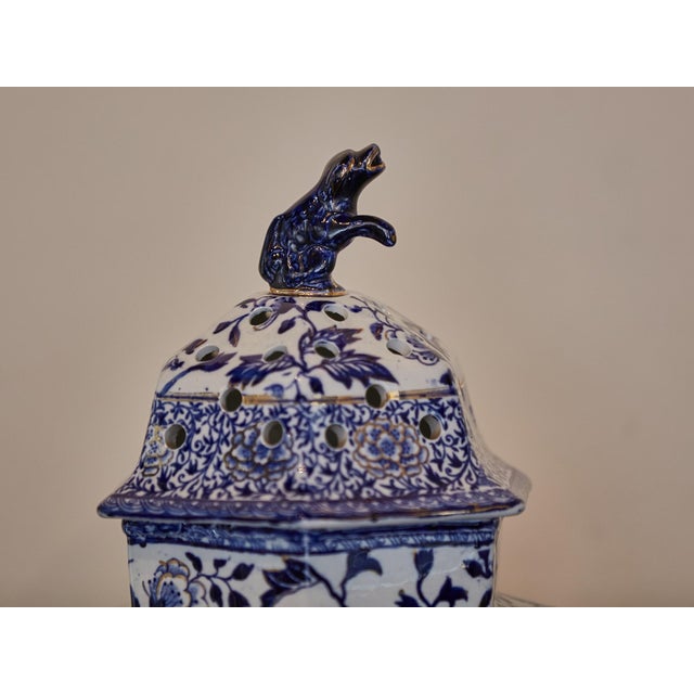English 19th Century Blue and White Porcelain Lidded Pot Pourri Pots with Dogs For Sale - Image 10 of 12