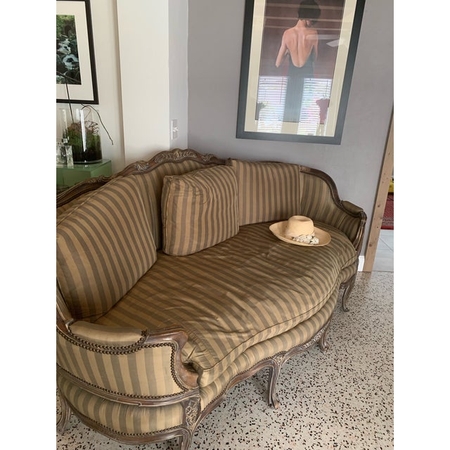 • Three-Cushion Configuration: It features three thick, loose seat cushions paired with three matching loose back pillows,...