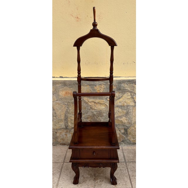 1940s Antique English Chippendale Hardwood Valet Stand With One Drawer For Sale - Image 5 of 17