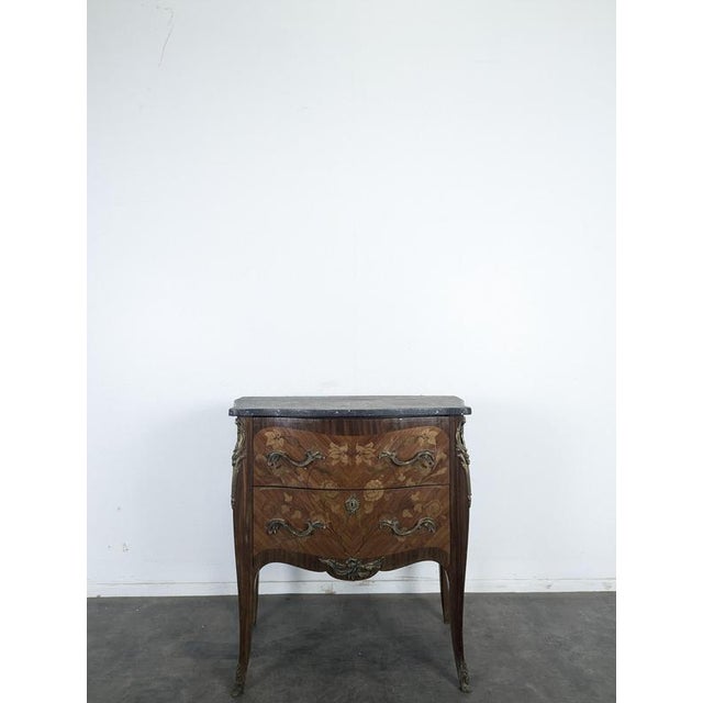 Louis Xv Style Bombé Commode in Floral Marquetry with Black Marble Top, in Very Good conditions.