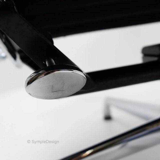 EA124 Lounge Chair by Charles & Ray Eames for Vitra, 1980s For Sale - Image 10 of 12