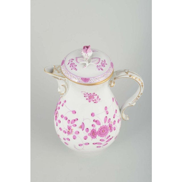 Meissen, “Pink Indian” Coffee pot, early 20th century. Porcelain coffee pot with lid, hand-painted in the classic "Pink...
