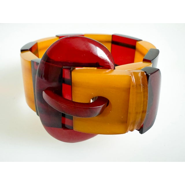 Vintage Art Deco Style Bakelite Catalin Bracelet with Cherry Juice and Butterscotch Panels, 1940s For Sale - Image 4 of 14