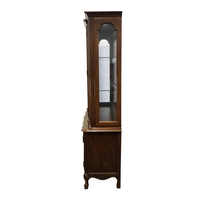 Thomasville Furniture Tableau Collection Country French Provincial 50" Lighted Display China Cabinet 14121-410 For Sale - Image 12 of 16