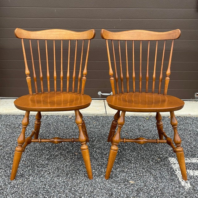 Vintage Ethan Allen Heirloom Nutmeg Maple Comb Back Windsor Dining