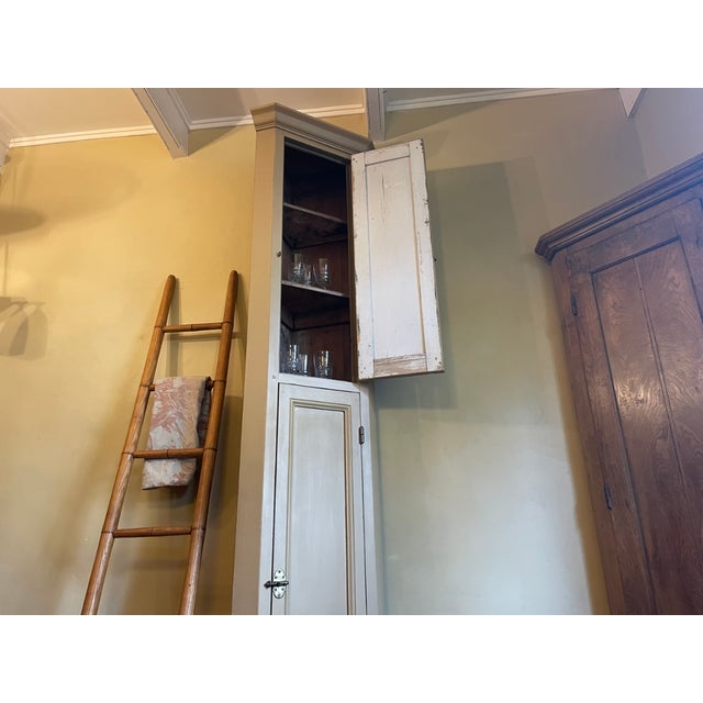 19th Century French Corner Cabinet For Sale - Image 3 of 18