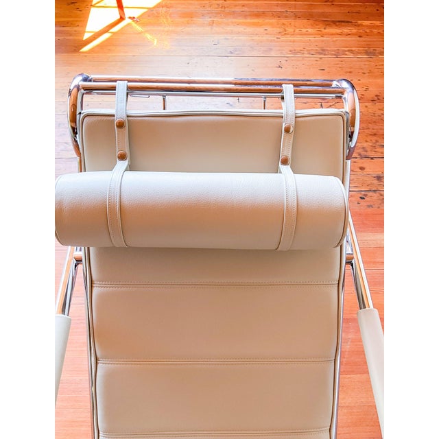 White 1990s Attributed to Gabriele Mucchi Genni Chrome and Bone Leather Lounge Chair for Zanotta For Sale - Image 8 of 10