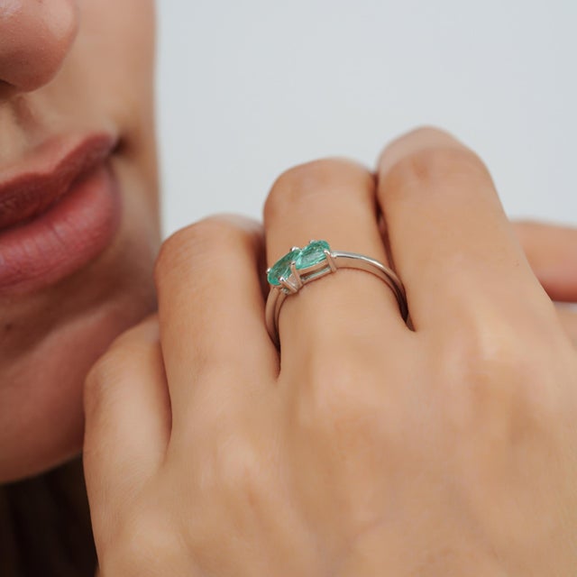 Hallmarked 925 Sterling Silver Pear Cut Natural Emerald Toi Et Moi Ring Size 7 For Sale - Image 9 of 12