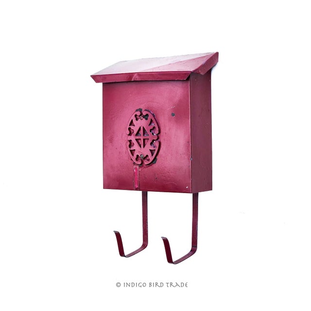 Antique Metal Mailbox With Newspaper Magazine Rack This beautiful mailbox is made from metal and features adjustable hooks...