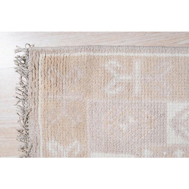 Contemporary 6x9 Gray Hand-Knotted Wool Rosette Medallion Geometric Modern Carpet Rug For Sale - Image 3 of 7