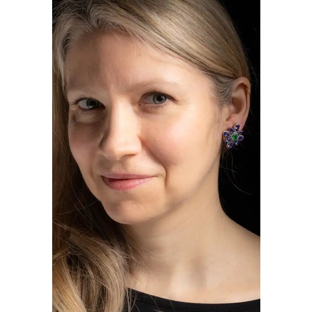 Pair of Flower Motif Stud Earrings With Diamonds, Emeralds & Tanzanite Gemstones For Sale - Image 4 of 4