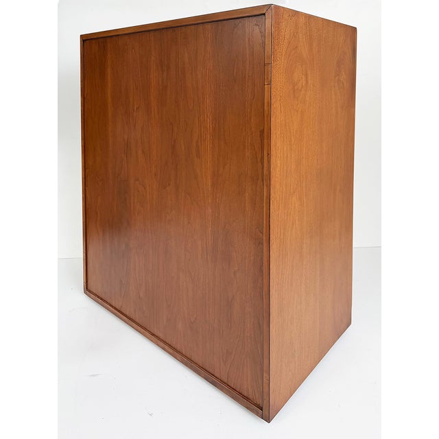 1950s T.h. Robsjohn-Gibbings for Widdicomb Chest, Restored, on Casters For Sale - Image 10 of 12