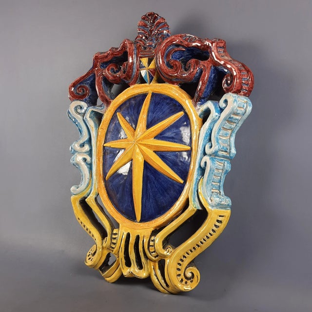 Large Majolica Heraldic Star Coat of Arms with Ars Longa Vita Brevis Engraving, 1960s For Sale - Image 4 of 16